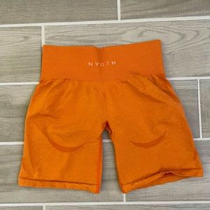 NVGTN CONTOUR BIKER SHORTS. Burnt Orange, size M.
